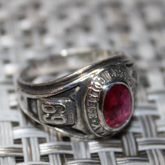 Vintage Class Ring from North Bay Teachers College - Picture 2 of 7